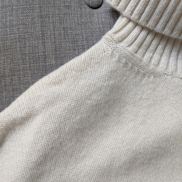 White H&M Turtleneck Sweater - Picture 3 of 3